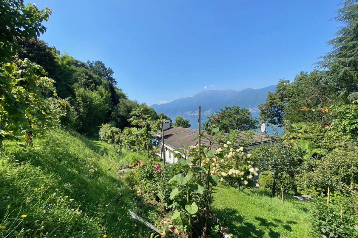Exclusive villa with breathtaking 180° panoramic lake views and complete privacy