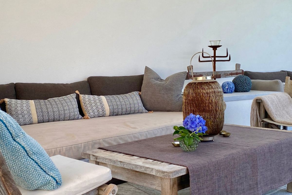 Exclusive villa with breathtaking 180° panoramic lake views and complete privacy