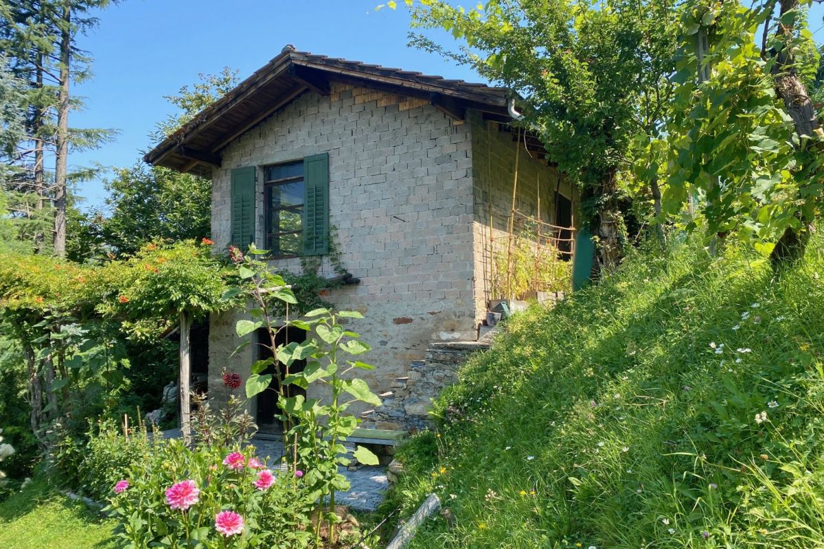 Exclusive villa with breathtaking 180° panoramic lake views and complete privacy