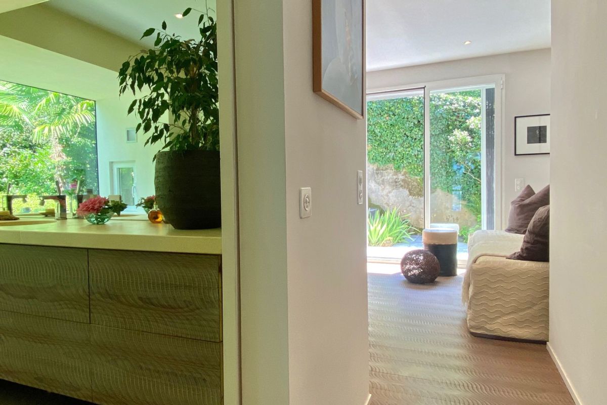 Exclusive villa with breathtaking 180° panoramic lake views and complete privacy