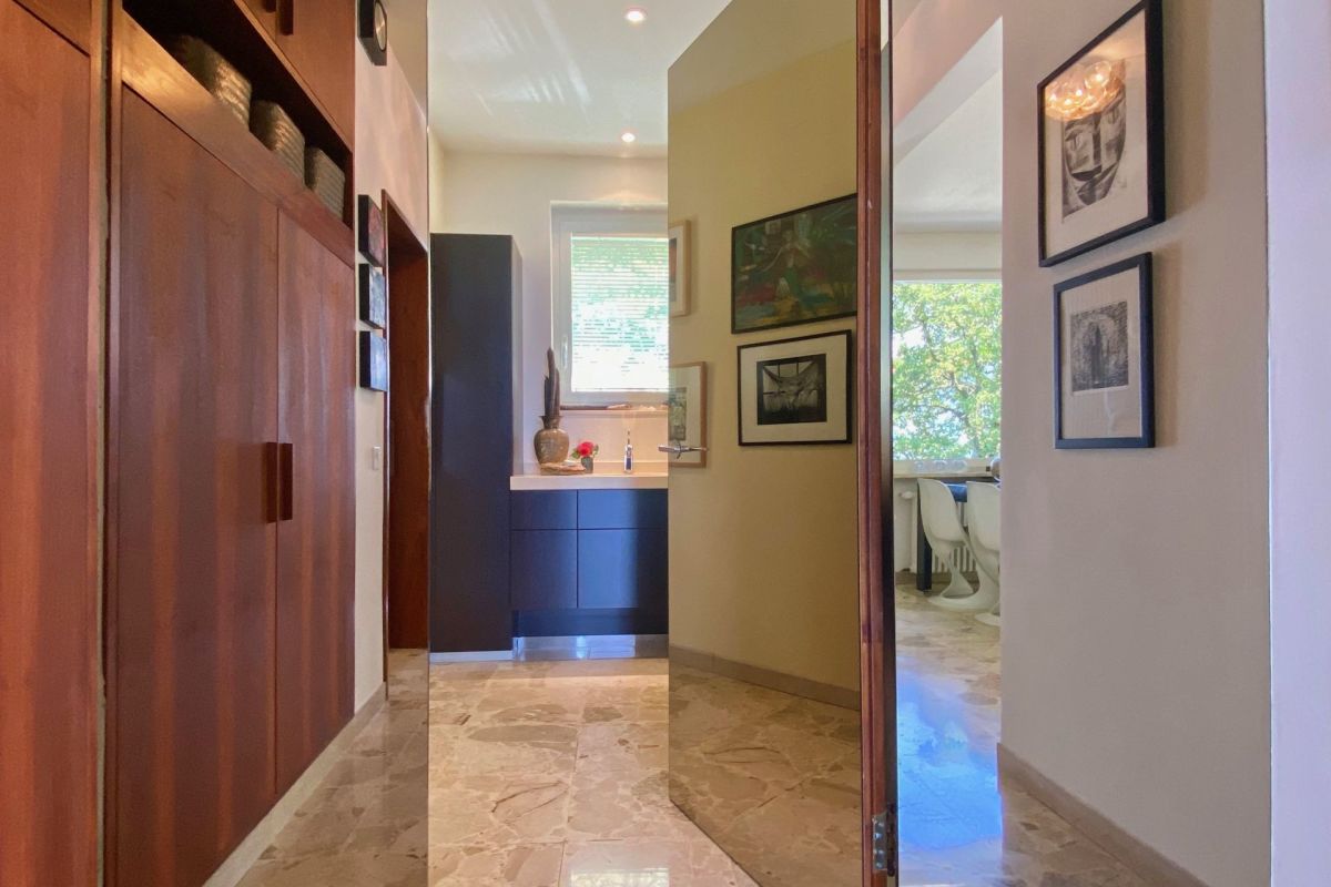 Exclusive villa with breathtaking 180° panoramic lake views and complete privacy