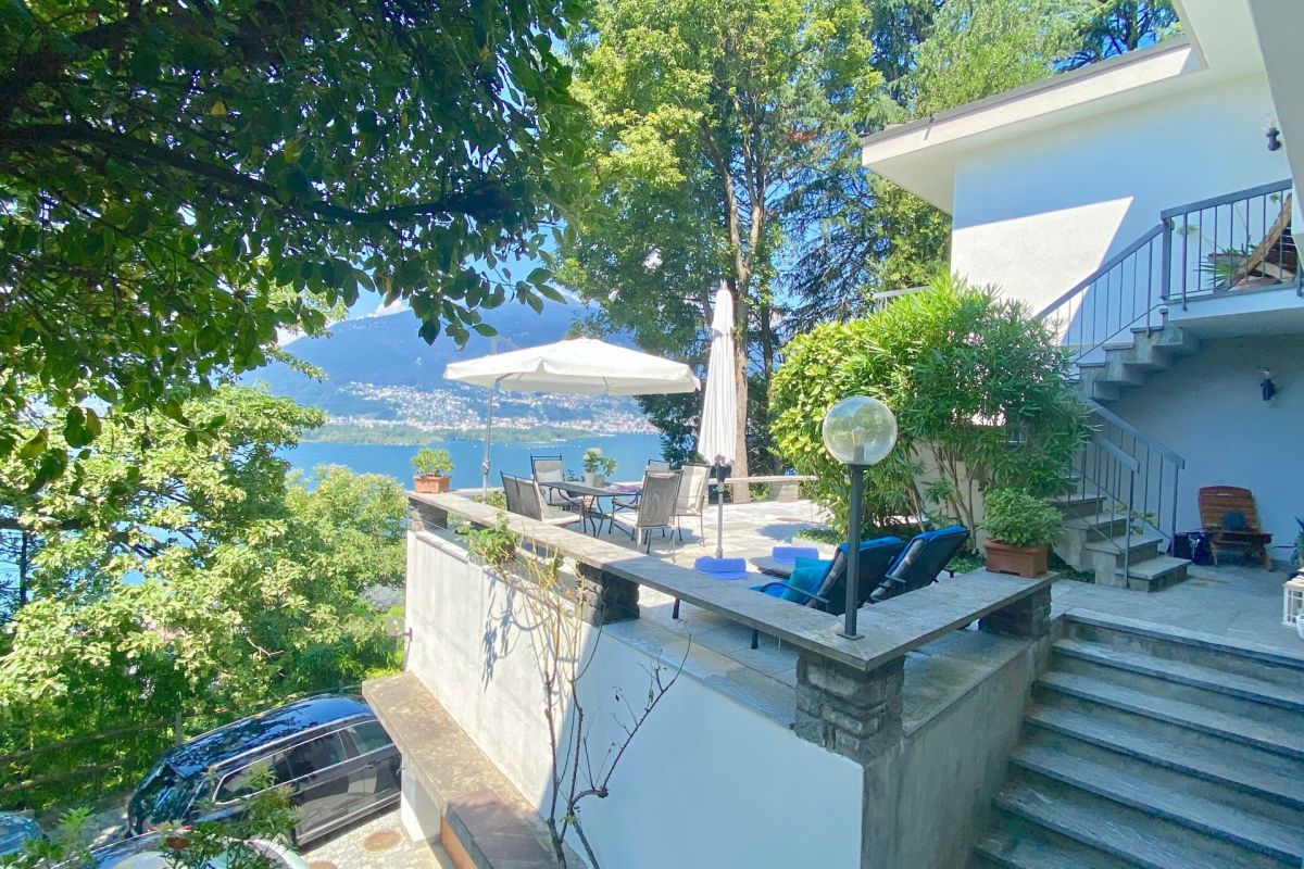 Exclusive villa with breathtaking 180° panoramic lake views and complete privacy