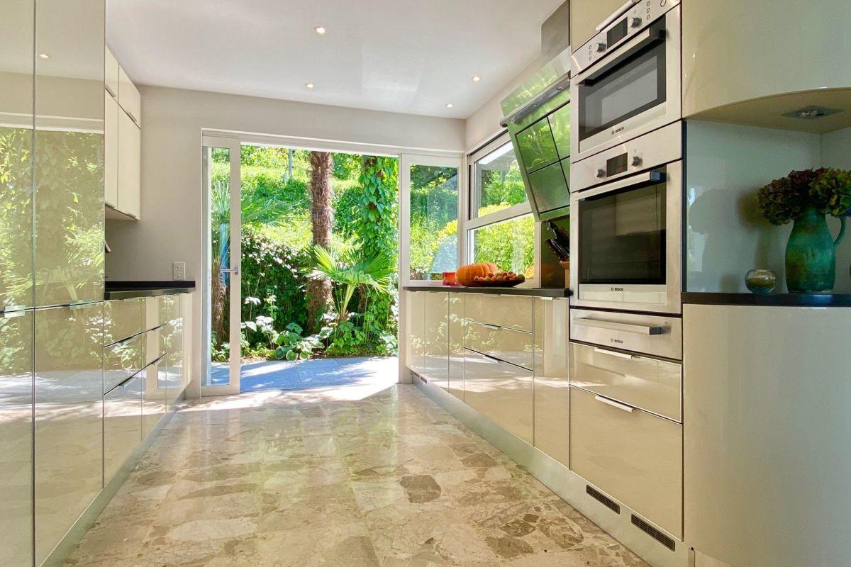 Exclusive villa with breathtaking 180° panoramic lake views and complete privacy