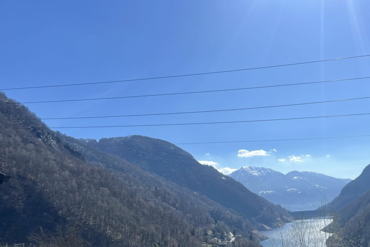 Affascinante rustico con ampio terreno e vista mozzafiato sul lago