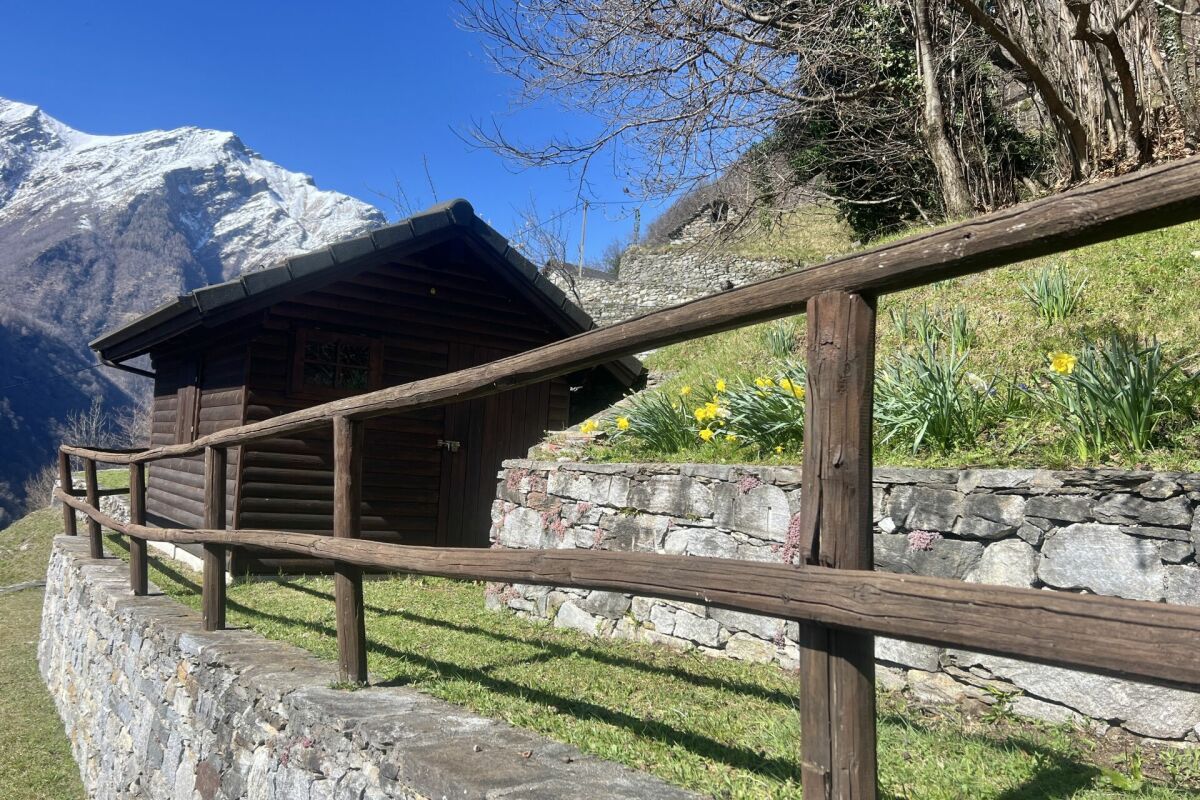 Affascinante rustico con ampio terreno e vista mozzafiato sul lago