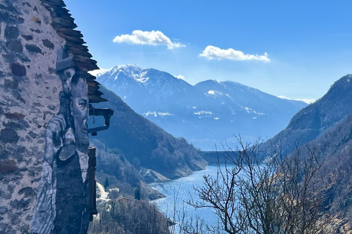 Affascinante rustico con ampio terreno e vista mozzafiato sul lago