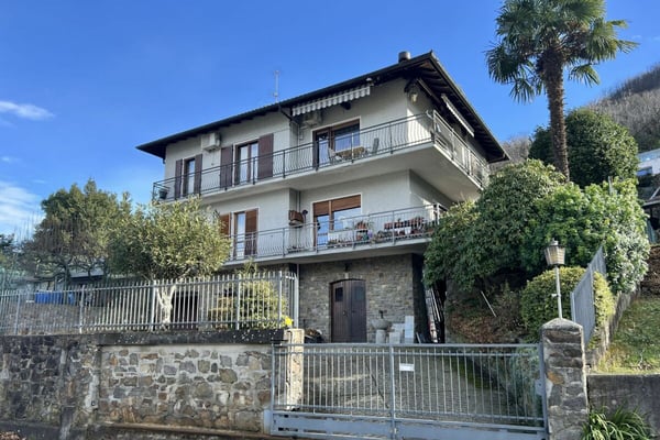 VERKAUFT !!! Pino/Italien Nähe CH - Gemütliche Wohnung im Zweifamilienhaus mit Seesicht und Garten - Pino/Italien