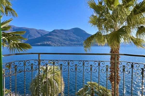 VERKAUFT !!! Exklusive Wohnung direkt am See in einem renovierten Palazzo mit Gemeinschaftspool