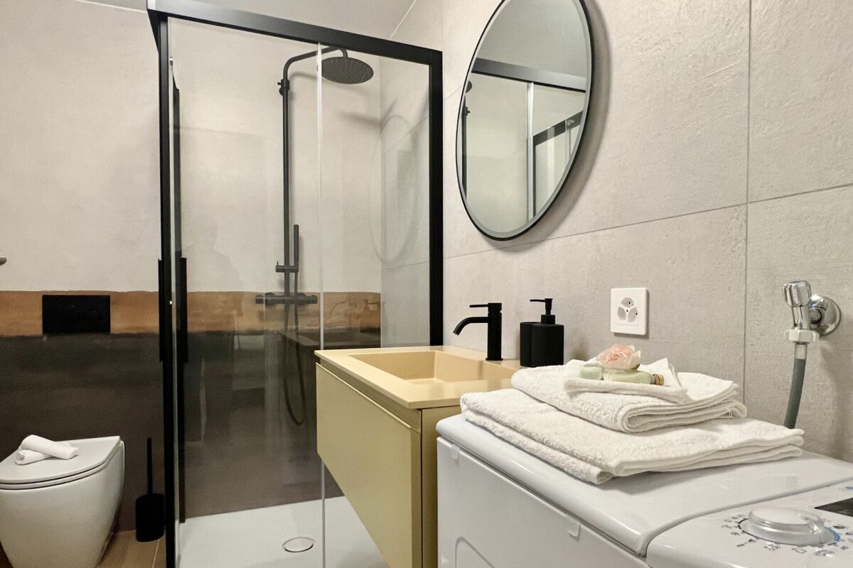 Charmante Ferienwohnung im Herzen von Ronco s. Ascona mit Balkon