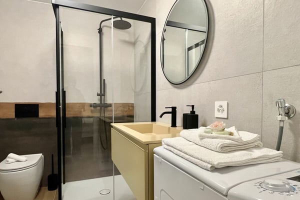 Charmante Ferienwohnung im Herzen von Ronco s. Ascona mit Balkon 10