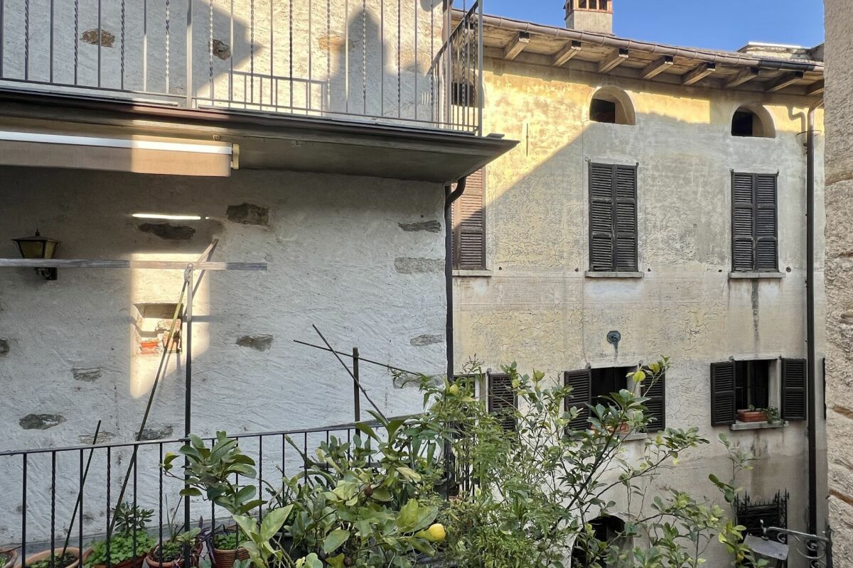 Charmante Ferienwohnung im Herzen von Ronco s. Ascona mit Balkon