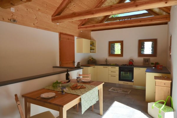 Charmantes Steinhaus mitten im Grünen 5