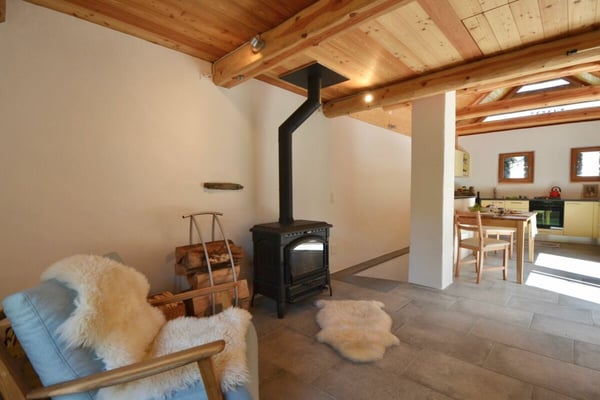 Charmantes Steinhaus mitten im Grünen 12