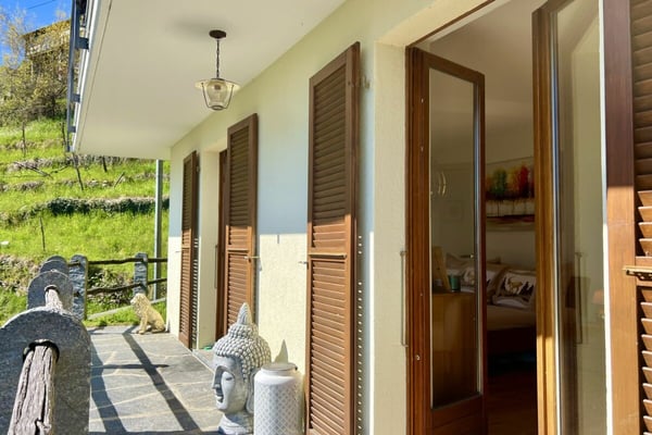 Schönes Einfamilienhaus in herrlicher Sonnenlage mit grossem Garten, eigenem Weinberg und Lift 29