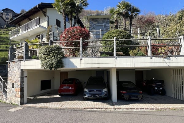 Schönes Einfamilienhaus in herrlicher Sonnenlage mit grossem Garten, eigenem Weinberg und Lift 67