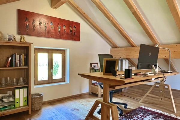 Schönes Einfamilienhaus in herrlicher Sonnenlage mit grossem Garten, eigenem Weinberg und Lift 22