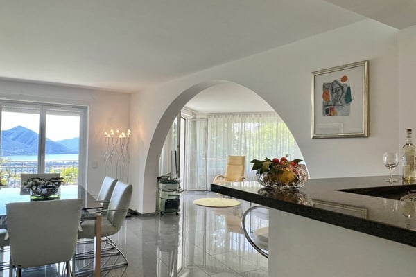 TOP LAGE mit 180° Seesicht - Exklusive Wohnung mit separatem Gästebereich und Gemeinschaftspool 4