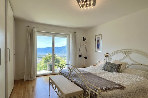 TOP LAGE mit 180° Seesicht - Exklusive Wohnung mit separatem Gästebereich und Gemeinschaftspool 10