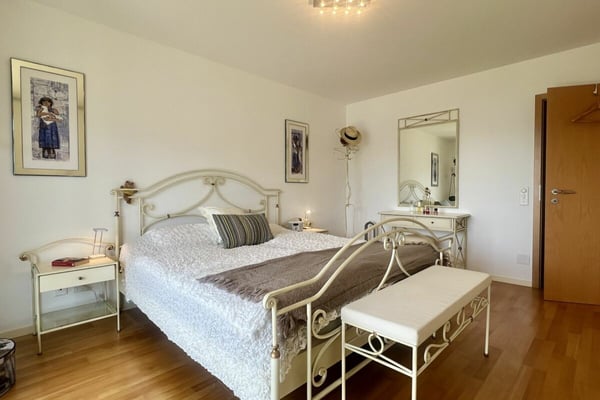 TOP LAGE mit 180° Seesicht - Exklusive Wohnung mit separatem Gästebereich und Gemeinschaftspool 12