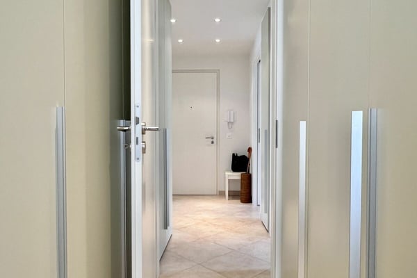 Charmante 3.5 Zimmerwohnung in Sonnenlage mit Teilseesicht und Gemeinschaftsinnenpool 33