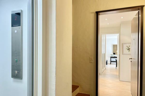 Charmante 3.5 Zimmerwohnung in Sonnenlage mit Teilseesicht und Gemeinschaftsinnenpool 18