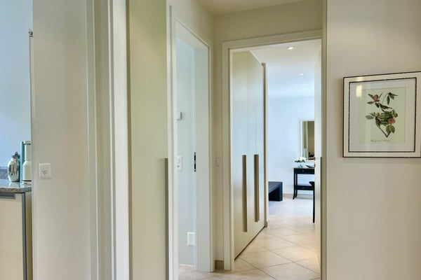 Charmante 3.5 Zimmerwohnung in Sonnenlage mit Teilseesicht und Gemeinschaftsinnenpool 10
