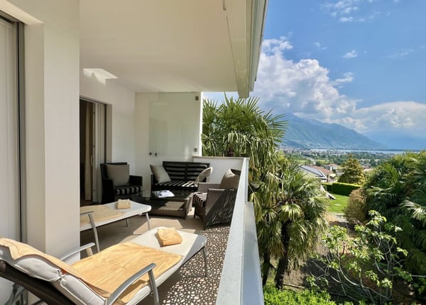 Charmante 3.5 Zimmerwohnung in Sonnenlage mit Teilseesicht und Gemeinschaftsinnenpool 4