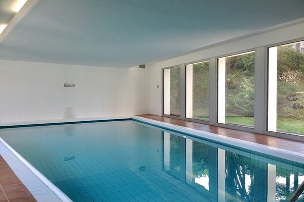 Charmante 3.5 Zimmerwohnung in Sonnenlage mit Teilseesicht und Gemeinschaftsinnenpool 15