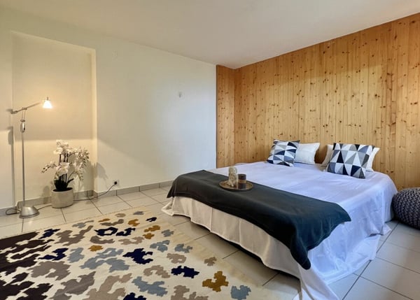 4,5 Zi. Wohnung in Zweifamilienhaus mit 180° Seesicht, grosser Sonnenterrasse & eigenem Garten 32