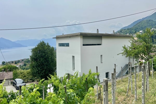 4,5 Zi. Wohnung in Zweifamilienhaus mit 180° Seesicht, grosser Sonnenterrasse & eigenem Garten 39