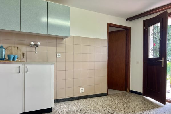 4,5 Zi. Wohnung in Zweifamilienhaus mit 180° Seesicht, grosser Sonnenterrasse & eigenem Garten 30