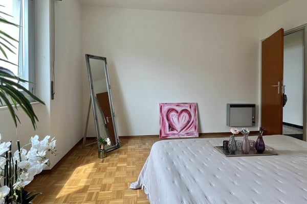 4,5 Zi. Wohnung in Zweifamilienhaus mit 180° Seesicht, grosser Sonnenterrasse & eigenem Garten 18