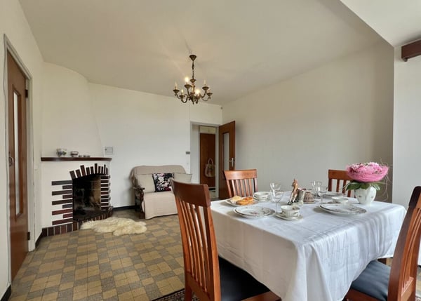 4,5 Zi. Wohnung in Zweifamilienhaus mit 180° Seesicht, grosser Sonnenterrasse & eigenem Garten 3