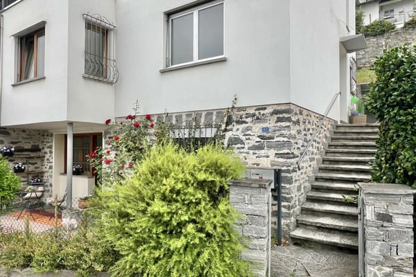 4,5 Zi. Wohnung in Zweifamilienhaus mit 180° Seesicht, grosser Sonnenterrasse & eigenem Garten 13
