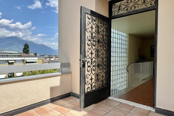 Elegante Attikawohnung mit grosser Sonnenterrasse und Gemeinschaftspool - Nähe See und Zentrum ASCONA 67