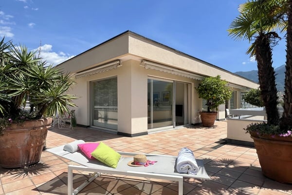 Elegante Attikawohnung mit grosser Sonnenterrasse und Gemeinschaftspool - Nähe See und Zentrum ASCONA 1