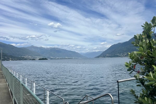 Elegante Ferienwohnung mit grosser Terrasse, Gemeinschaftspool und direktem Seezugang 12