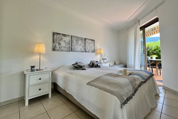 Elegante Ferienwohnung mit grosser Terrasse, Gemeinschaftspool und direktem Seezugang 7