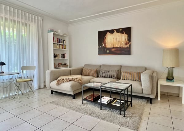 Elegante Ferienwohnung mit grosser Terrasse, Gemeinschaftspool und direktem Seezugang 20