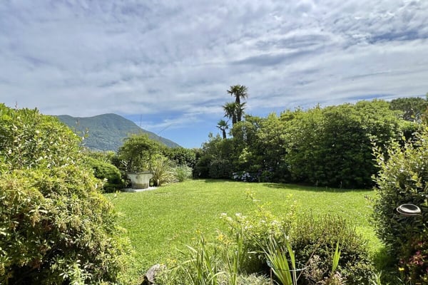Elegante Ferienwohnung mit grosser Terrasse, Gemeinschaftspool und direktem Seezugang 22