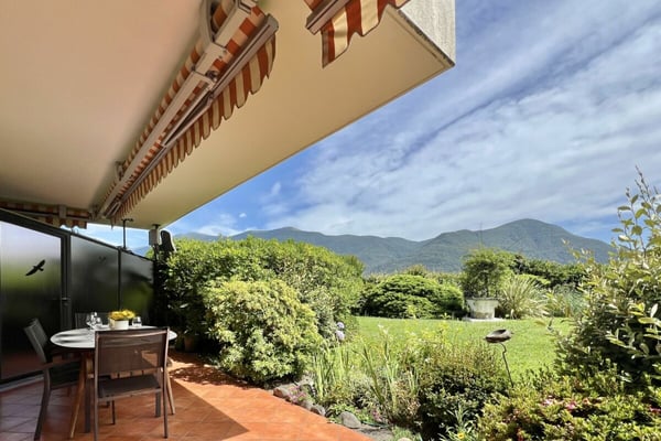Elegante Ferienwohnung mit grosser Terrasse, Gemeinschaftspool und direktem Seezugang 21