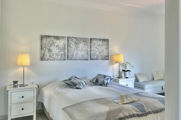 Elegante Ferienwohnung mit grosser Terrasse, Gemeinschaftspool und direktem Seezugang 25