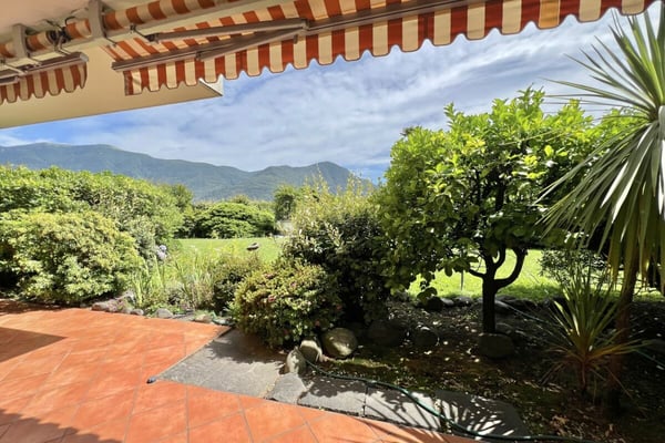 Elegante Ferienwohnung mit grosser Terrasse, Gemeinschaftspool und direktem Seezugang 27