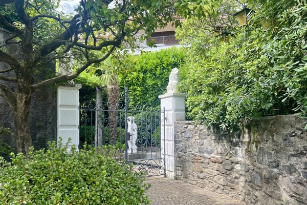 Elegante Ferienwohnung mit grosser Terrasse, Gemeinschaftspool und direktem Seezugang 31