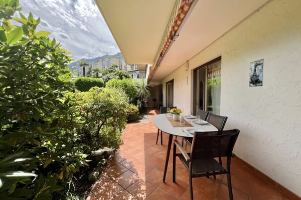 Elegante Ferienwohnung mit grosser Terrasse, Gemeinschaftspool und direktem Seezugang 8