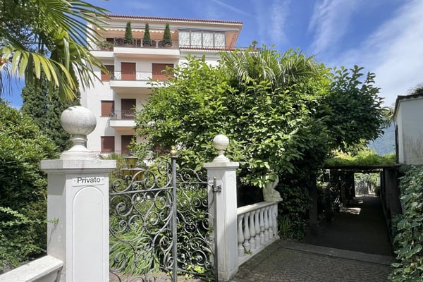 Elegante Ferienwohnung mit grosser Terrasse, Gemeinschaftspool und direktem Seezugang 11