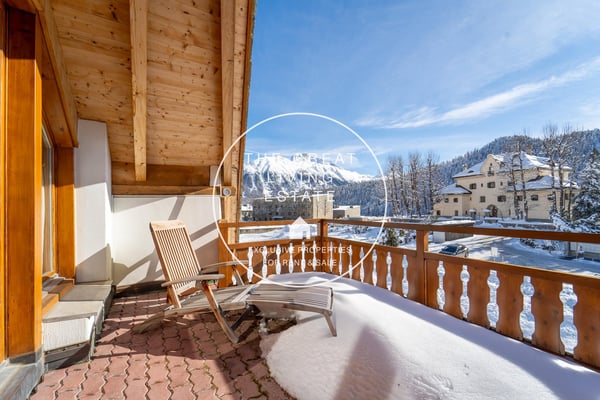 Affascinante attico di 1.5 locali con vista mozzafiato a Celerina 5