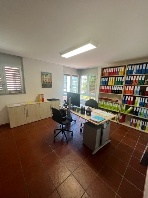 Büro/Arztpraxis/Schönheitsstudio ev. bereits möbliert 15