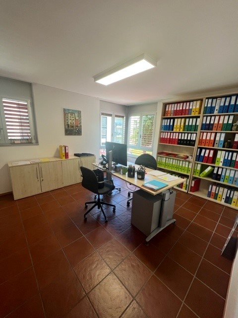 Büro/Arztpraxis/Schönheitsstudio ev. bereits möbliert 16