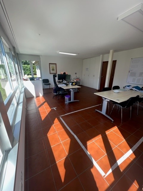 Büro/Arztpraxis/Schönheitsstudio ev. bereits möbliert 11
